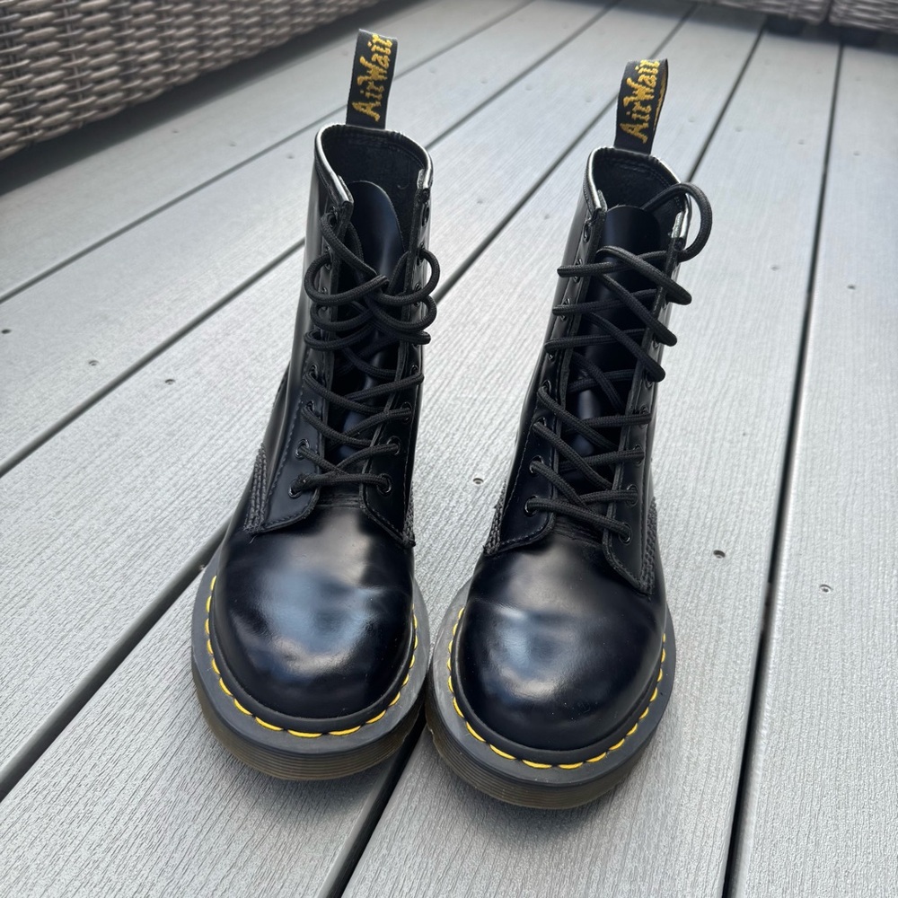 Doc Martens Women’s Smooth Leather Lace Up Boots - Picture 2 of 11
